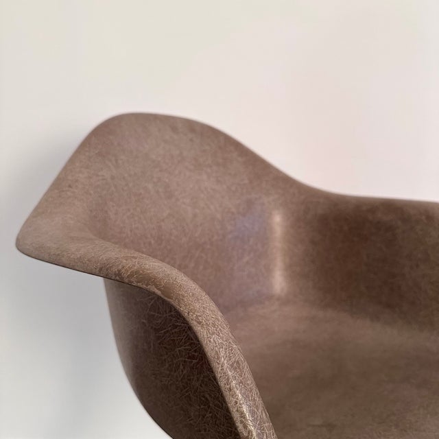 1950s Lounge Chair with Fiberglass by Charles & Ray Eames for Herman Miller, 1950s For Sale - Image 5 of 7
