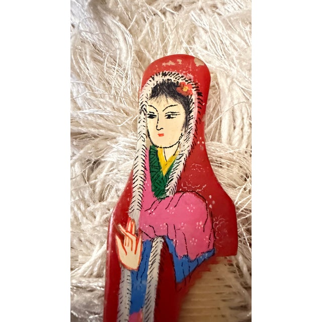 Vintage Hand Painted Figural Vanity Combs, Pair, Japanese Celluloid Boudoir Decor, 1930s-1950s For Sale - Image 4 of 10