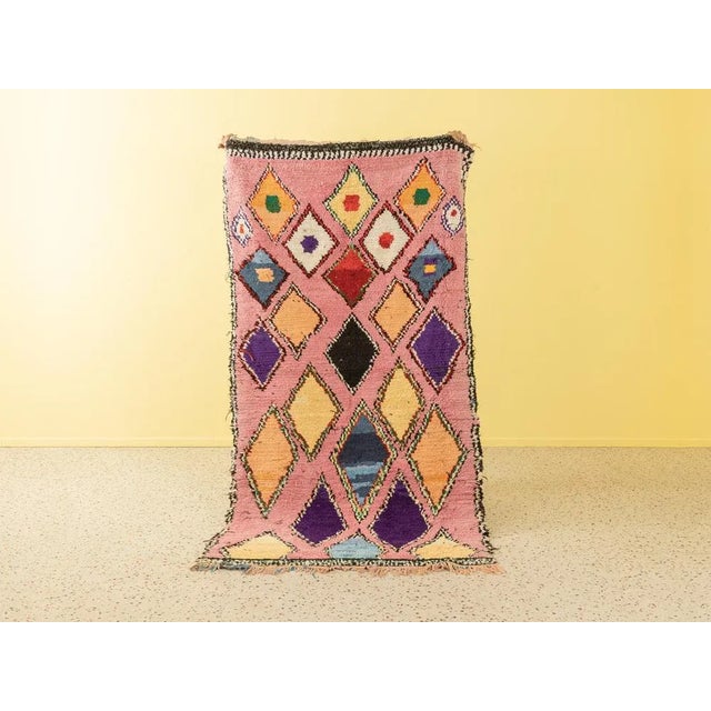 This boujad is a vintage Berber carpet, which consists of high quality new wool and recycled textiles – soft and cozy...