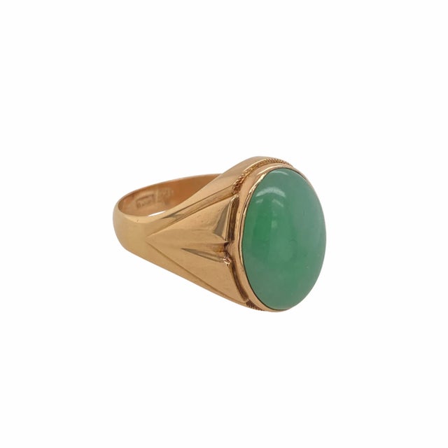 This is part of Chairish’s Fine Jewelry assortment. This is a wonderful 14K gold oval cabochon chrysoprase ring which is...