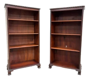 Vintage Traditional English Georgian Style Mahogany Finish Bookcase Pair