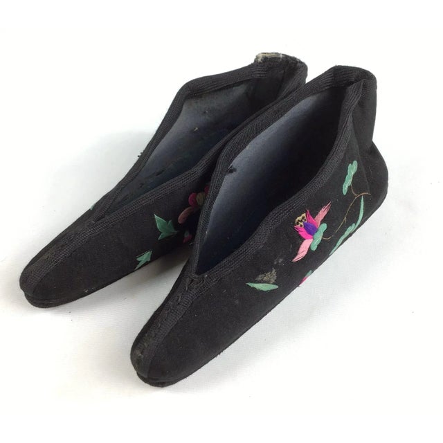 Traditional shoes of the wealthy Chinese woman. Nice clean and never worn, these slippers or shoes are made of smooth...
