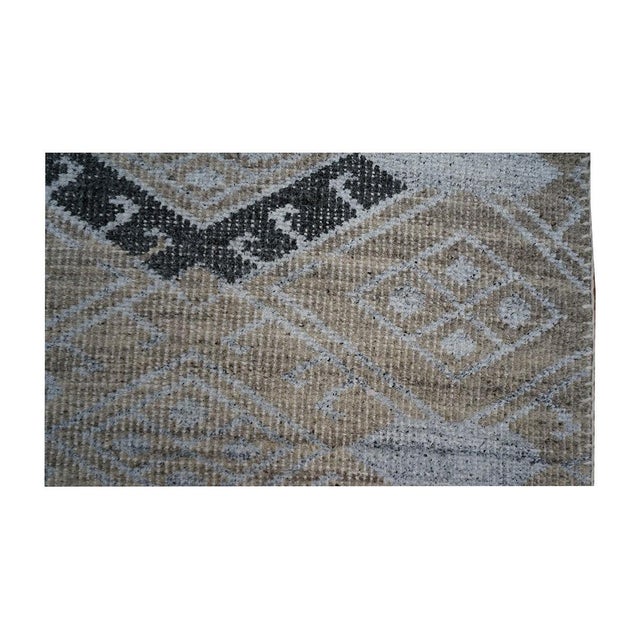 Early 21st Century Modern Indian Palermo Wool & Silk 5X7 Grey, Black & Tan Handmade Area Rug #9902770 For Sale - Image 5 of 5