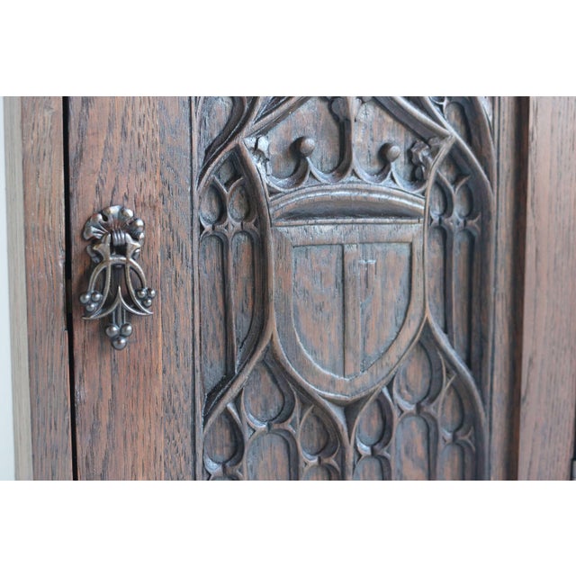 Antique French Neo-Gothic Wall Cabinet in Hand-Carved Wood, 19th Century For Sale - Image 3 of 13