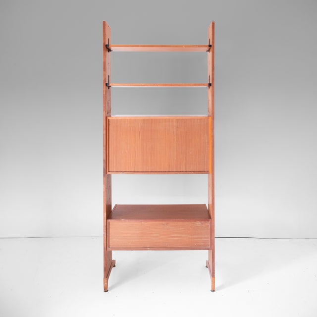 Mid-Century Modern Vintage Italian Freestanding Teak Bookcase in the style of Dassi, 1960s For Sale - Image 3 of 16