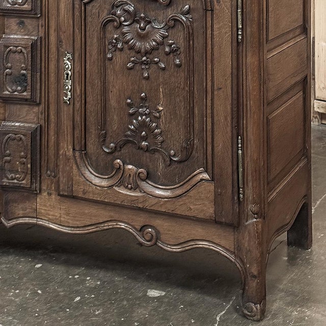 18th Century Liège Louis XV Period Carved Oak Buffet For Sale - Image 12 of 18