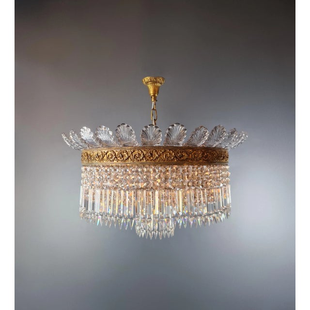 Exquisite Antique Chandelier: A restored masterpiece from the past Discover the charm of a bygone era with our carefully...