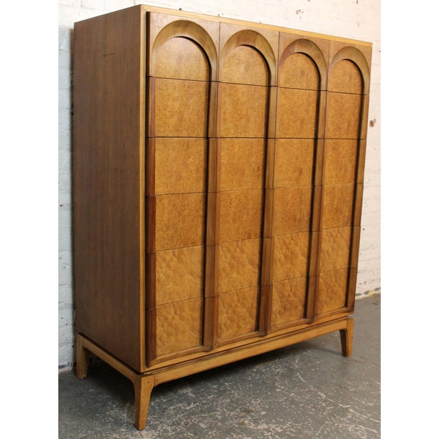 Mid-Century Modern Mid 20th Century Thomasville Mid-Century 'Arched' 6-Drawer Highboy Dresser in Walnut & Burl For Sale - Image 3 of 18