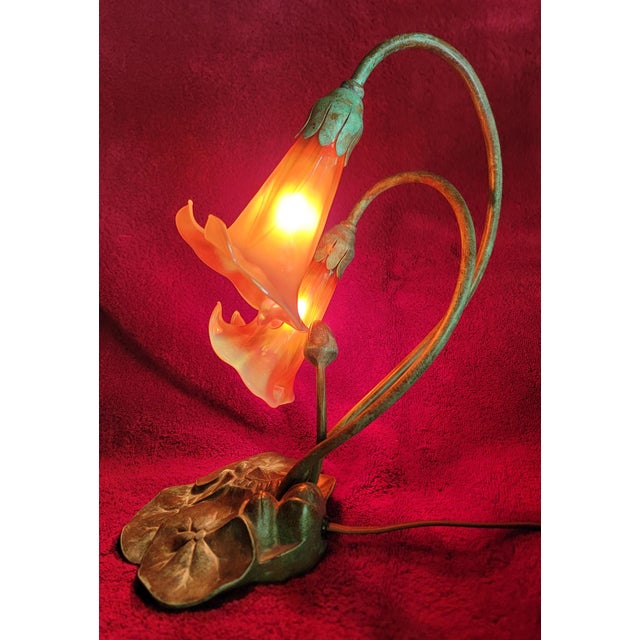 1980s Lundberg Studios Tiffany Style Art Glass Tulip Table Lamp For Sale - Image 11 of 14