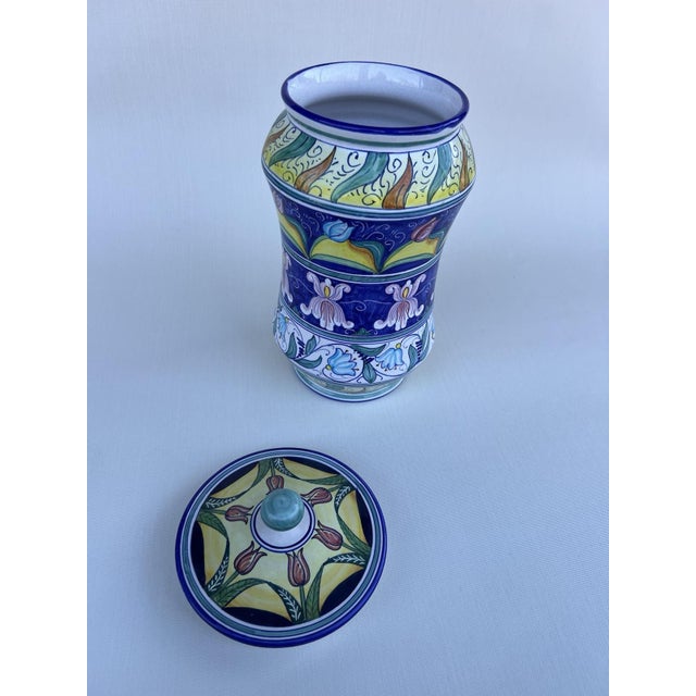 Add a touch of Italian craftsmanship to your collection with the Vantage Mario Sambuco Deruta hand-painted ceramic piece....