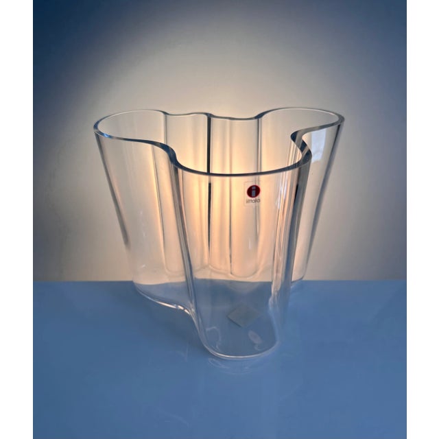 Large Model 3030 Sculptural Savoy Flower Vase in Clear Glass by Alvar Aalto for Iittala, Finland, 1937 For Sale - Image 9 of 18