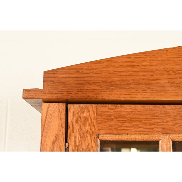 Wood Stickley Style Mission Oak Arts & Crafts Lighted Breakfront Bookcase Cabinet For Sale - Image 7 of 18