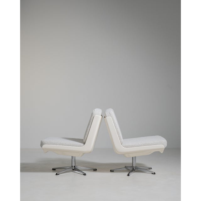 Pair of Variopur Space Age Upholstered Swivel Chairs, Antique, Germany, Circa 1970 For Sale - Image 4 of 14