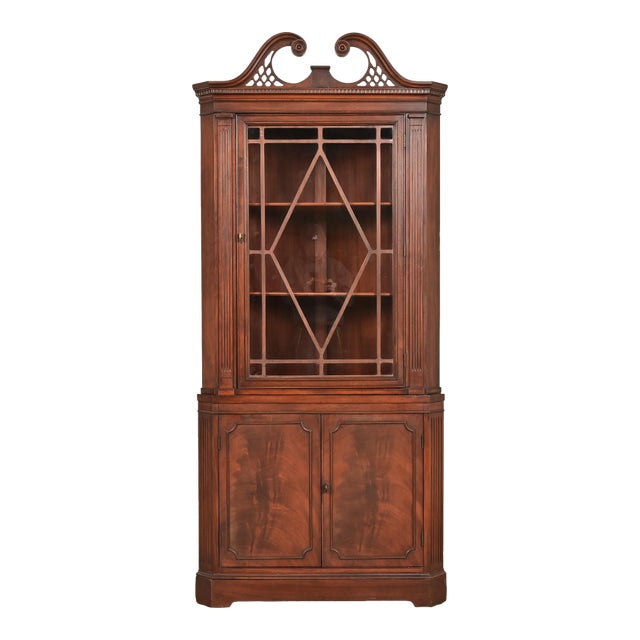 Baker Furniture Style Georgian Flame Mahogany Corner Cabinet, Circa 1940s For Sale