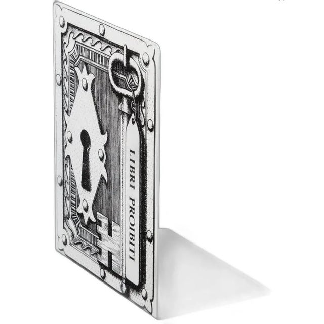 Mid-Century Modern Piero Fornasetti - Libri Proibiti Bookends, Italy 1950 For Sale - Image 3 of 4