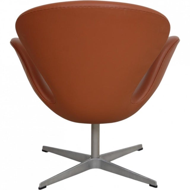 Swan Chair in Walnut and Leather by Arne Jacobsen, 2000s For Sale - Image 3 of 18