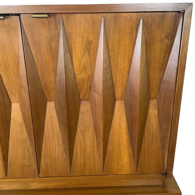 American of Martinsville Harlequin Diamond Front Highboy Dresser For Sale In Philadelphia - Image 6 of 17