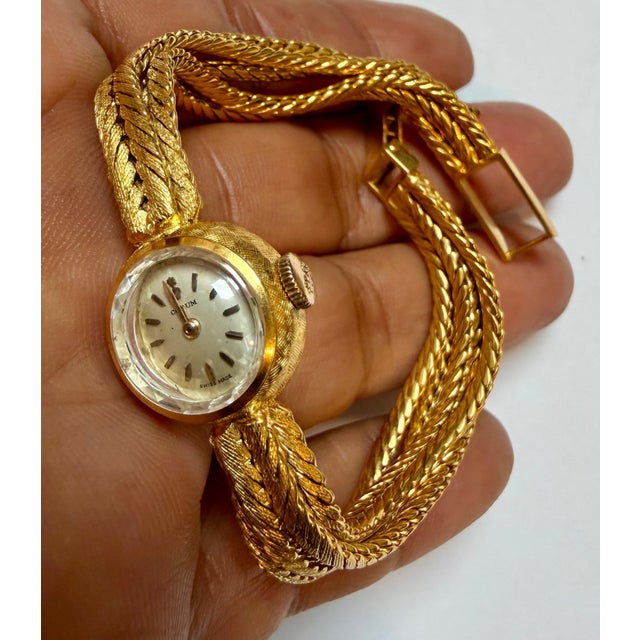 Corum. A lady's 18K gold Multiple Chain bracelet watch 38.5 Gm, 7.25 " Vintage For Sale - Image 13 of 18