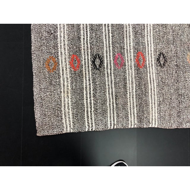 Textile 1960s Vintage Turkish Aztec Handmade Floral Patterned Area Kilim Rug- 5′3″ × 6′9″ For Sale - Image 7 of 11