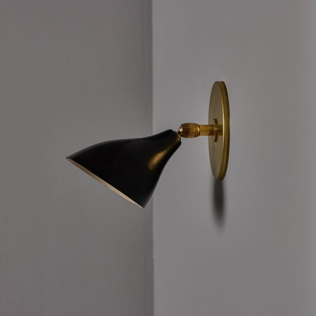 Gino Sarfatti 1960s Gino Sarfatti Model #26b Black and Brass Wall Lamp for Arteluce For Sale - Image 4 of 18