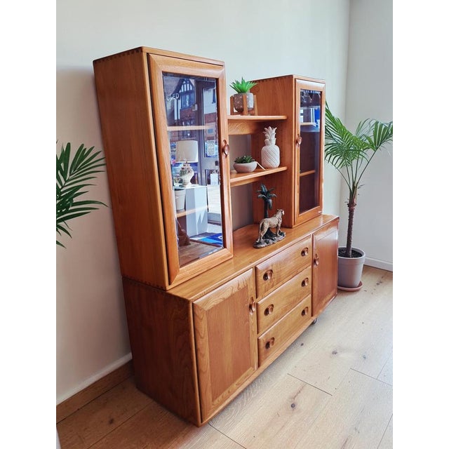 1990s Mid-Century Windsor Sideboard with Display Cabinets in Elm by Lucian Ercolani for Ercol, 1990s For Sale - Image 5 of 18