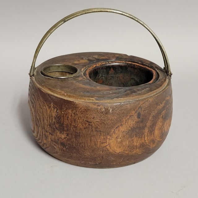 1900 - 1909 Antique Japanese Keyaki Wood Hibachi With Copper Liner, Meiji–Taishō Era For Sale - Image 5 of 7