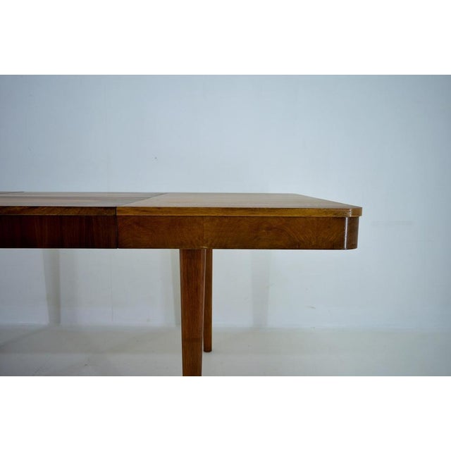 Czechoslovakian Extendable Dining Table in Walnut by Jindrich Halabala, 1940s For Sale - Image 14 of 18