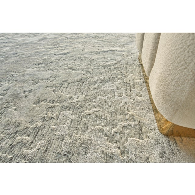 Wood Exquisite Rugs Cosmo Hand-Knotted New Zealand Wool & Bamboo Silk White Rug-10'X14' For Sale - Image 7 of 8