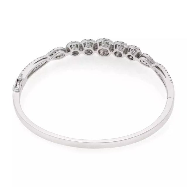 1990s Modern 2.30ct Diamond 18k White Gold Rosette Bangle Bracelet​ For Sale - Image 5 of 6