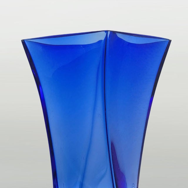 Mid-Century Murano Cobalt Blue Sommerso Helix Twist Glass Vase, 1970s For Sale In Detroit - Image 6 of 9