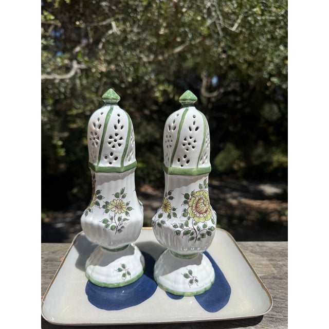 Add a touch of European vintage charm with these Italian Meiselman 652 sugar shakers dating to the 1960s. Their timeless...