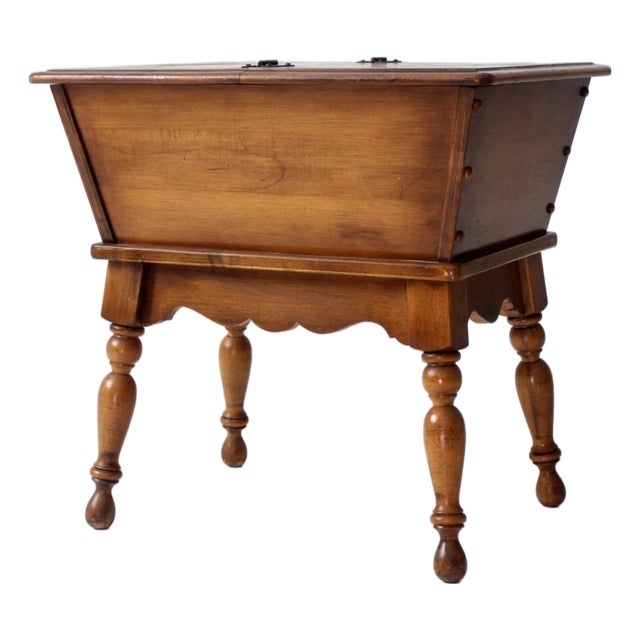 Vintage Kling Colonial Maple Sugar Chest Style Storage Table Circa 1970s For Sale