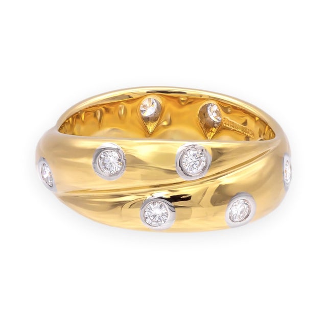 This Tiffany & Co. Etoile Crossover band ring is crafted in 18K yellow gold and platinum, set with round brilliant...