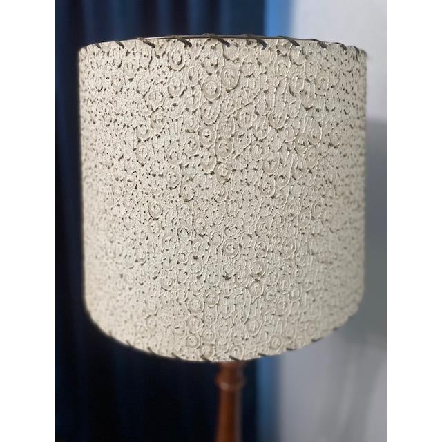 Vintage Tell City Chair Co. Andover Accent Table With Built-in Lamp & Original Textured Shade For Sale - Image 4 of 6