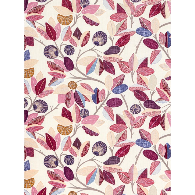 Hinson re-enters the limelight with a show-stopping debut collection under the Scalamandré name. COLOR POP!, a collection...