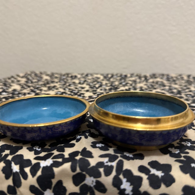 Chinese Vintage Chinese Cloisonné Enamel Peony Trinket Box in Cobalt Blue For Sale - Image 3 of 7