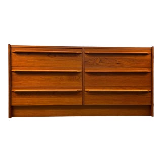 Vintage Danish Six-Drawer Teak Dresser W/ Sculpted Handles For Sale