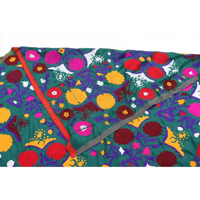 Vintage Hand-Embroidered Suzani Wall Hanging, Uzbekistan, 1920s For Sale - Image 16 of 18