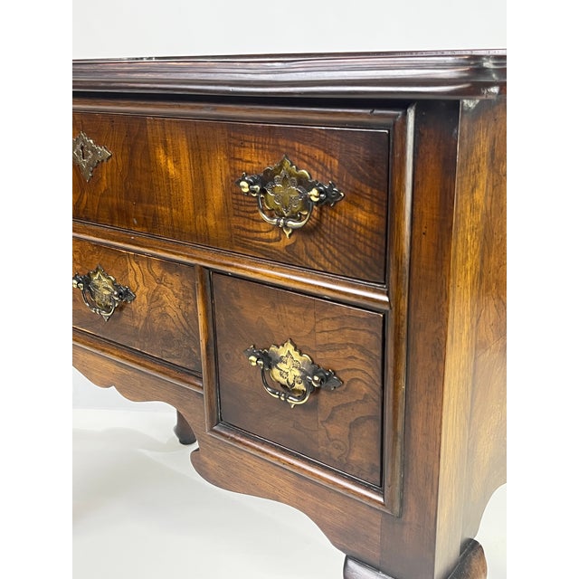 Brown Vintage Hekman Queen Anne Style Walnut Burl Lowboy Dressing Table / Side Accent Chest For Sale - Image 8 of 15