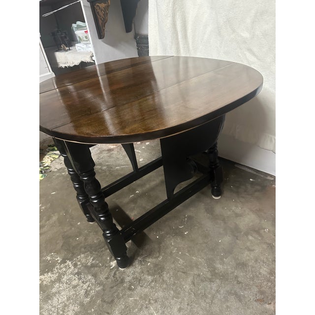 American 1940s Gate-Leg Accent Table For Sale - Image 3 of 12