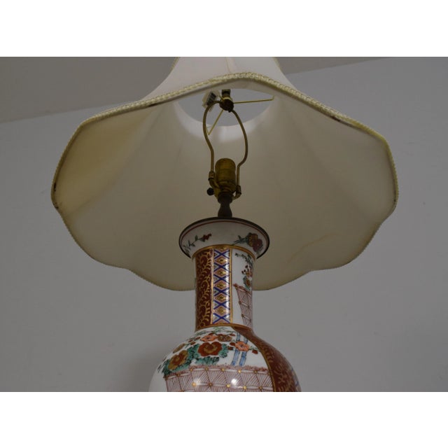 1990s Porcelain Chinese Style Urn Table Lamp For Sale - Image 4 of 7
