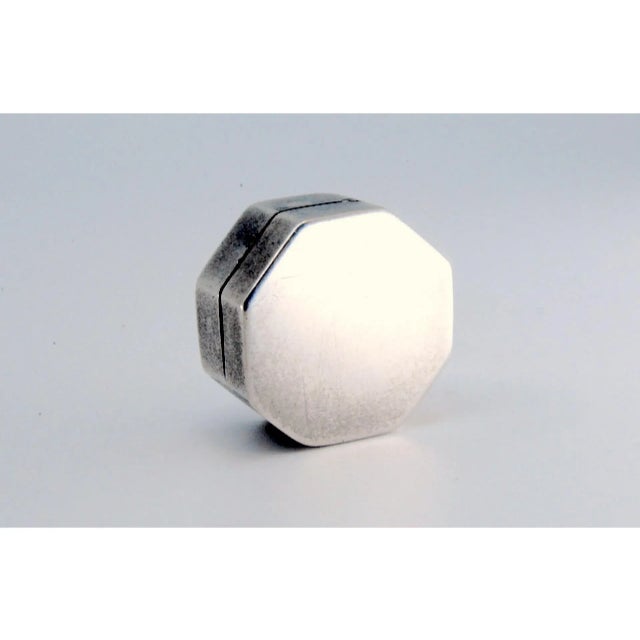 Octagonal Silver and Gold Vinaigrette Box, in Very Good conditions. Designed before 1890 This piece has an attribution...