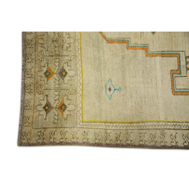 Tribal 1960s Tan Multicolor Vintage Turkish Rug 3'8" X 8'2" For Sale - Image 3 of 6