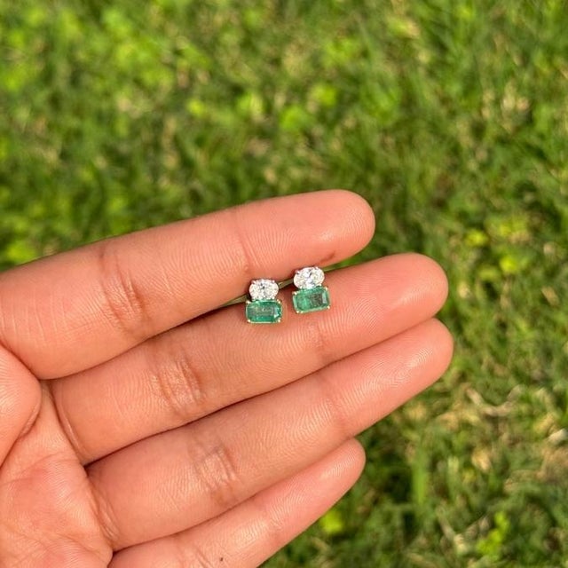 Traditional Modernist Two-Tone 18k Gold Emerald & Diamond Duo Estate Stud Earrings- A Pair For Sale - Image 3 of 13