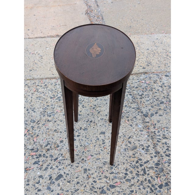 Traditional Vintage Mahogany Federal Style Shell Inlay Occasional Table For Sale - Image 3 of 6