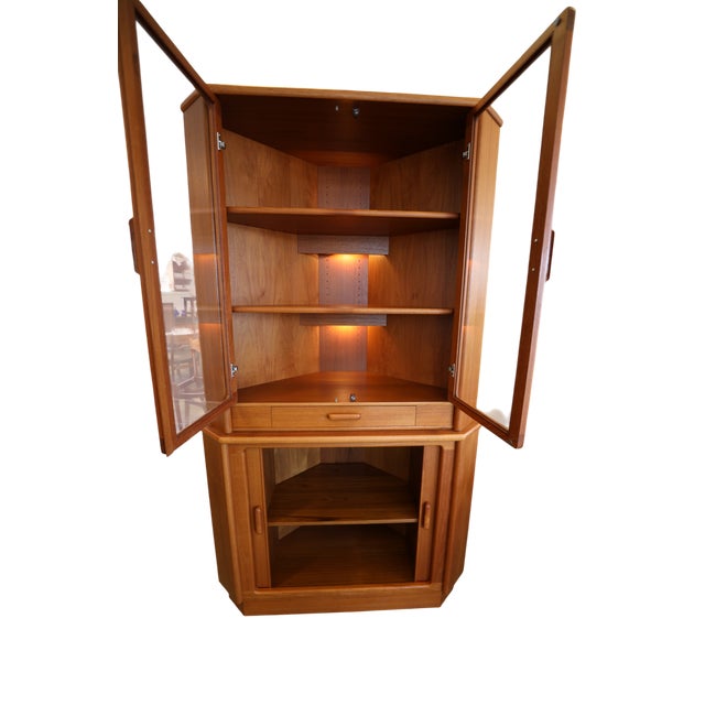Dyrlund Vintage Danish Corner Cabinet in Teak from Dyrlund, 1960s For Sale - Image 4 of 16