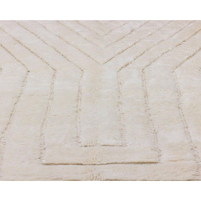 Art Deco Radiating Line Hand-Knotted Moroccan Wool Rug | 9'4" X 6'6" | One of a Kind For Sale - Image 3 of 6