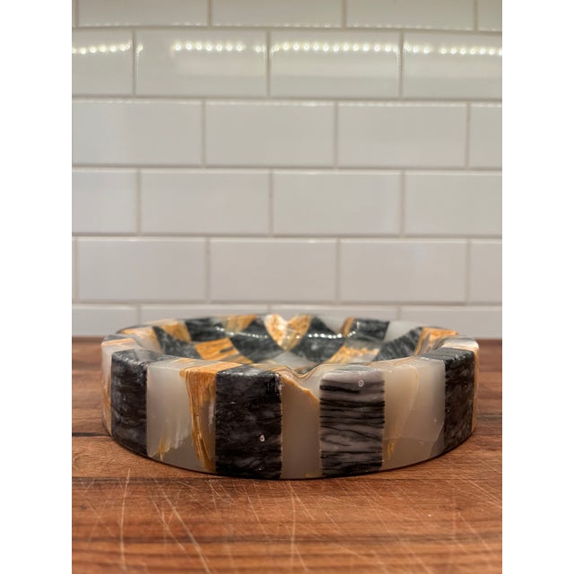 Mid-Century Modern Vintage Italian Checkered Pink Marble Ashtray / Catchall, 1960s For Sale - Image 3 of 5