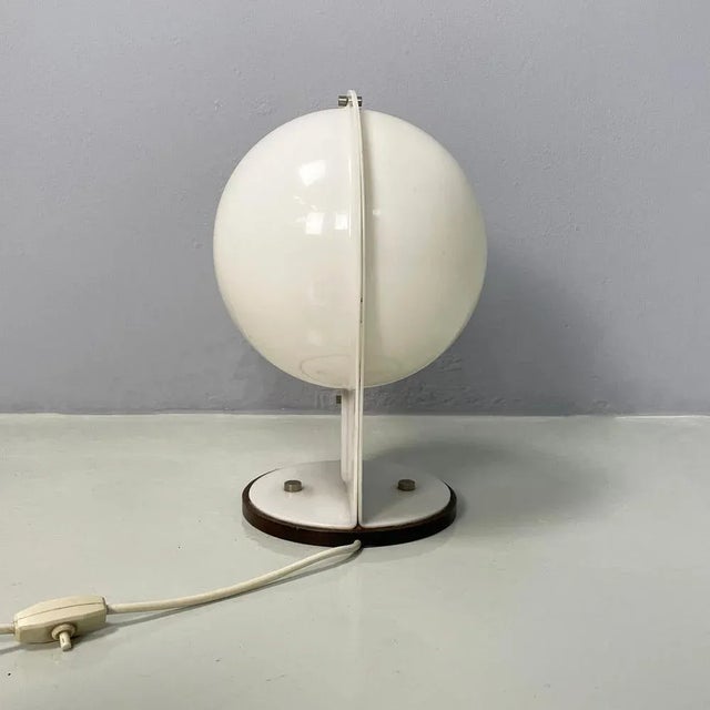 Italian Space Age Spherical Table Lamp in White Plastic, 1970s For Sale - Image 3 of 12
