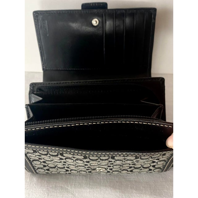 Coach Vintage Soho Signature C Buckle Ladies Wallet Mint Condition. For Sale In Denver - Image 6 of 18